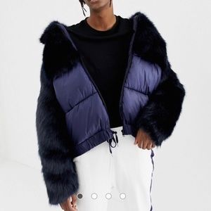 Navy Puffer Jacket with Faux Fur